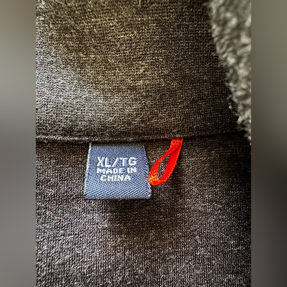 Robert Graham sweater - Picture 10 of 11